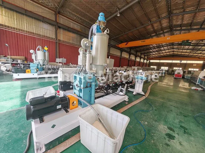 Линия экструзии трехслойных труб PPR Yongte диаметром 16-63 мм для клиентов из Алжира успешно завершила пуско-наладку и приемку.